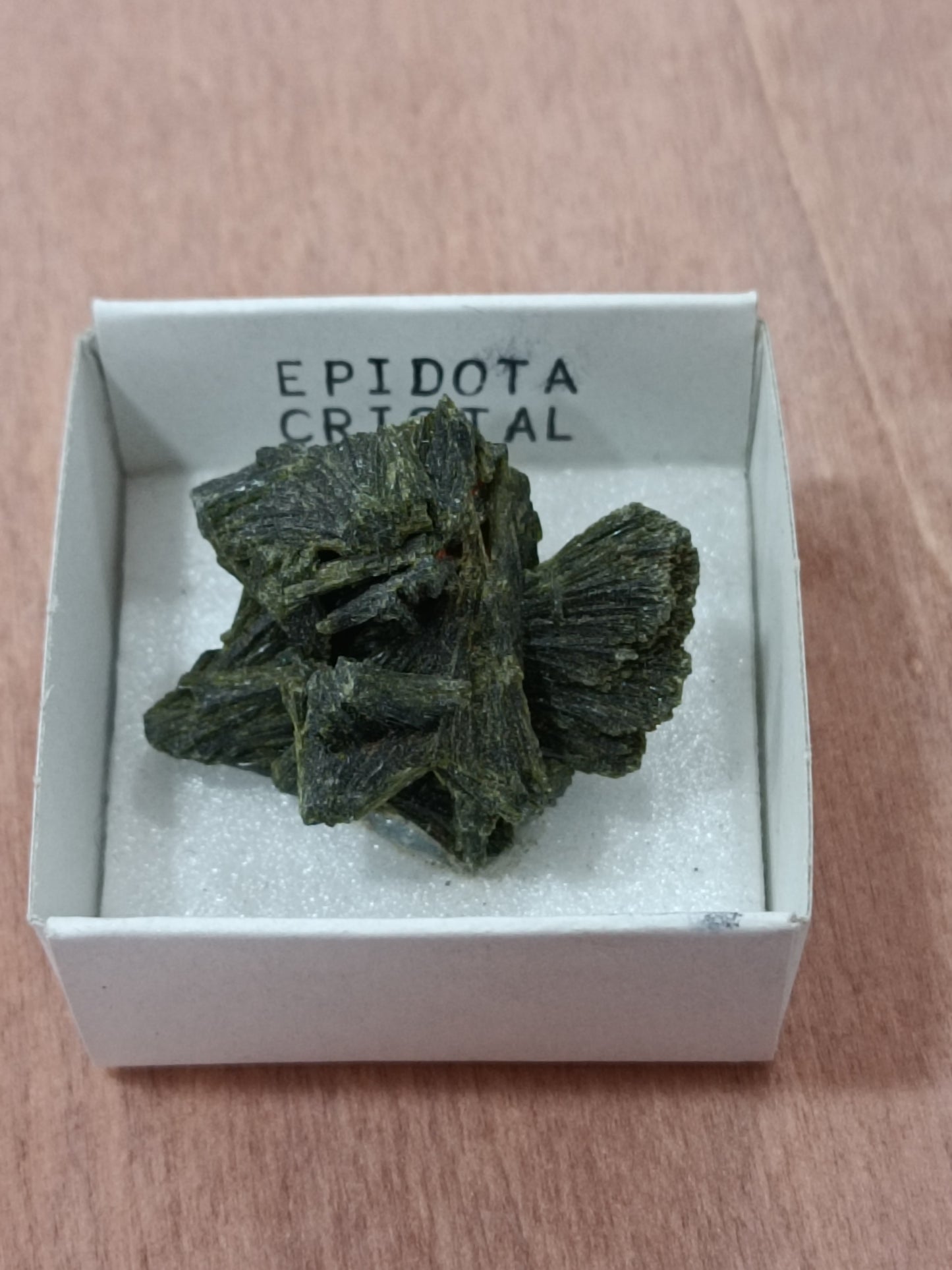 Mineral de colección Epidota cristal