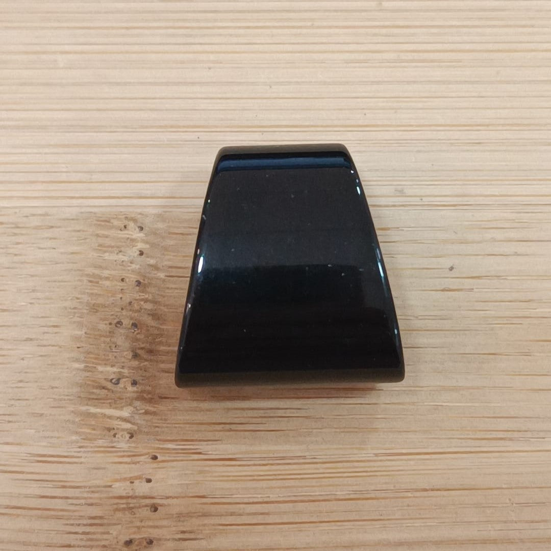 Colgante con agujero variado hacha