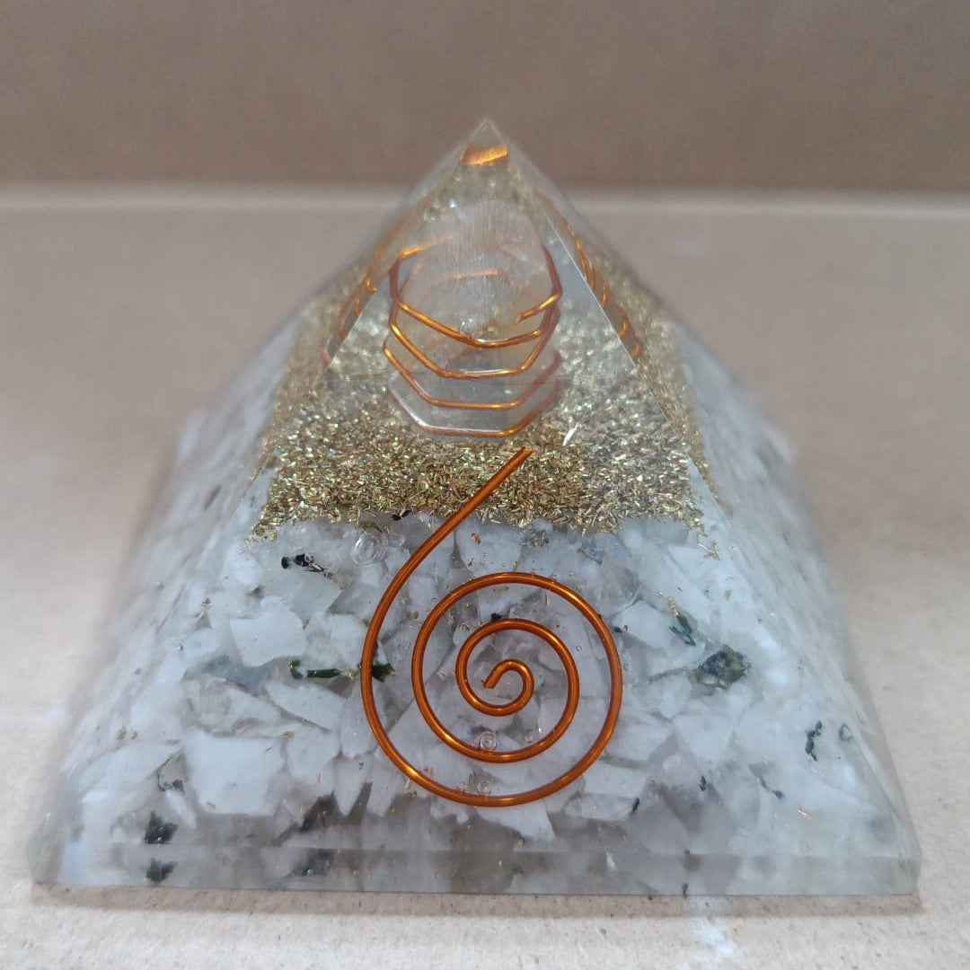 Pirámide de orgonita con Piedra luna