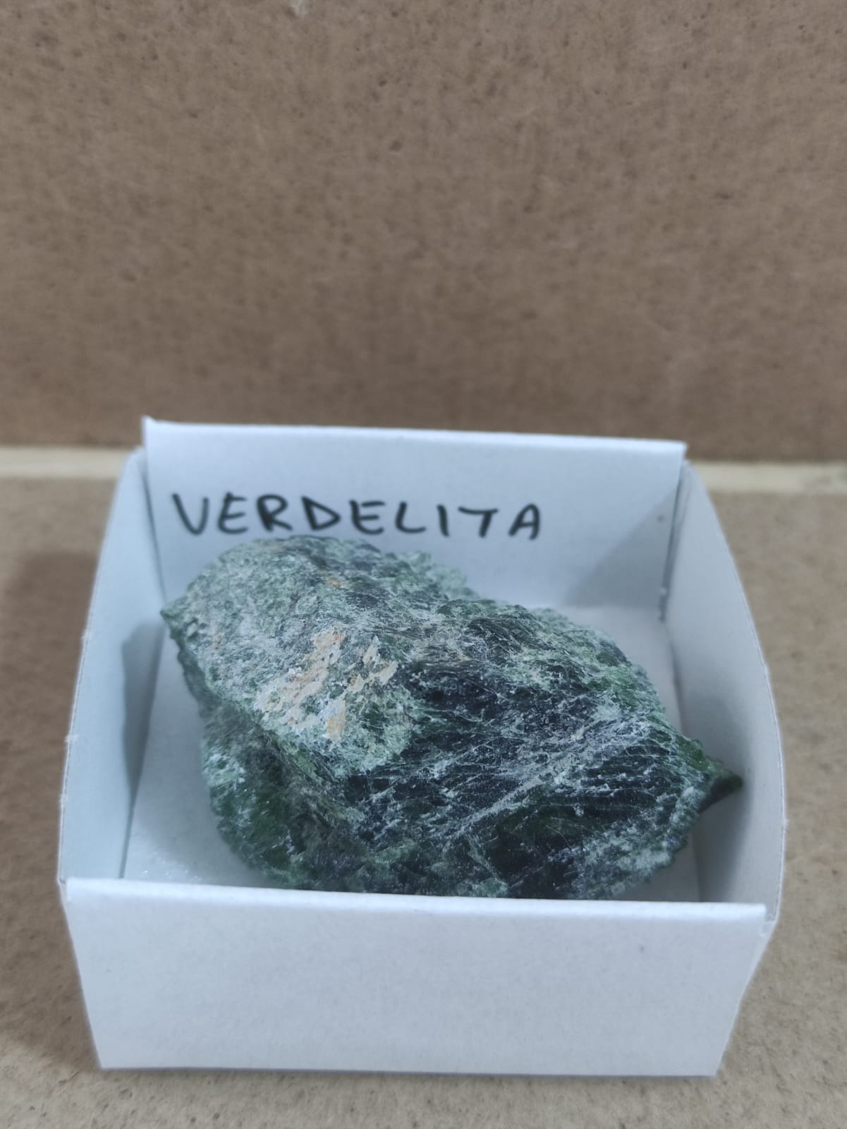 Mineral de colección Verdelita