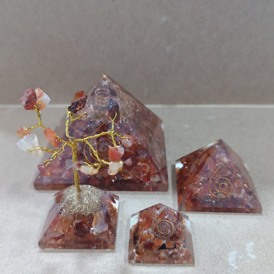 Pirámide de orgonita con Carneola