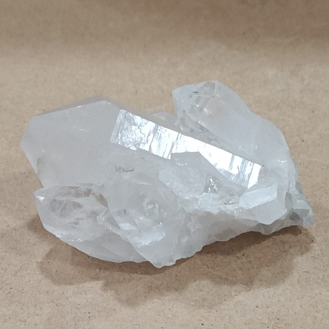 Masivo de Cuarzo cristal (formación en punta natural)