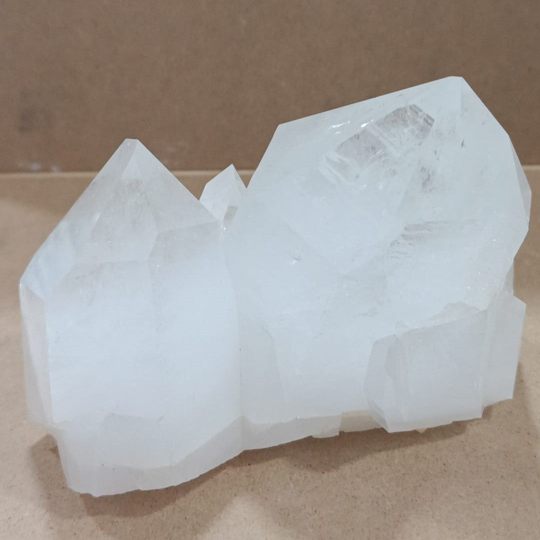 Masivo de Cuarzo cristal (formación en punta natural)