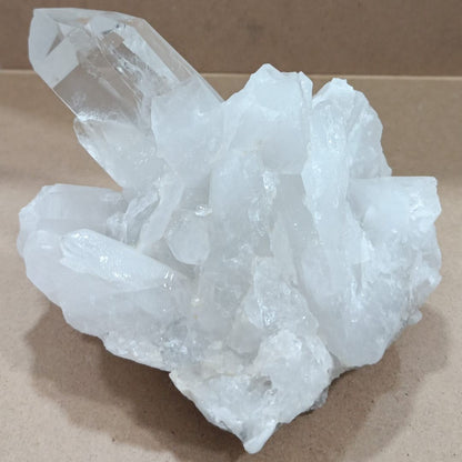 Masivo de Cuarzo cristal (formación en punta natural)