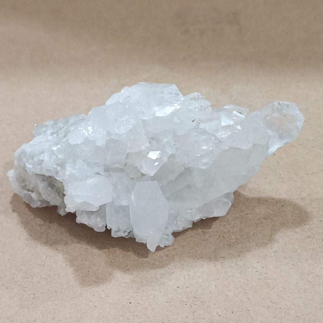 Masivo de Cuarzo cristal (formación en punta natural)