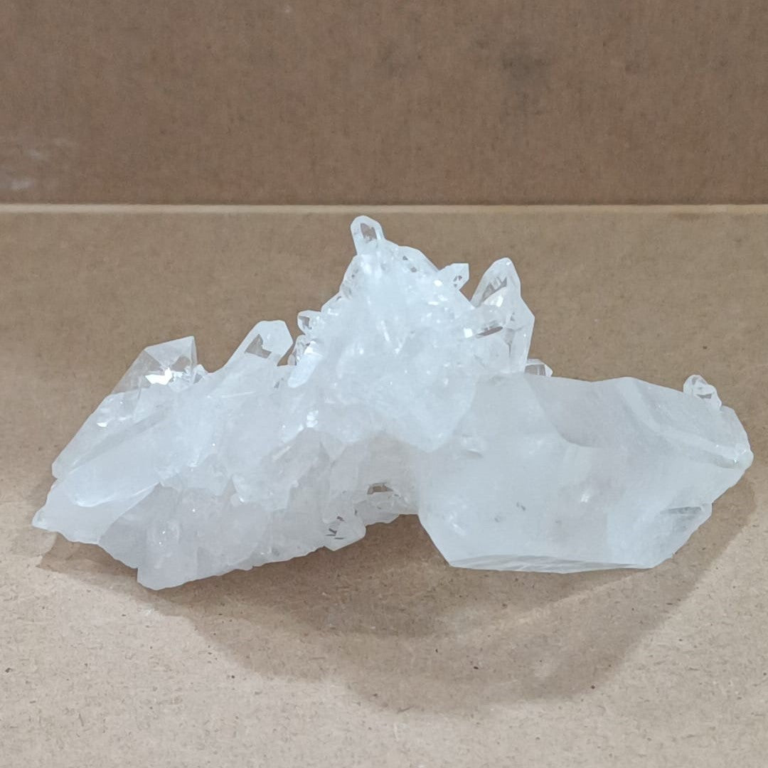 Masivo de Cuarzo cristal (formación en punta natural)