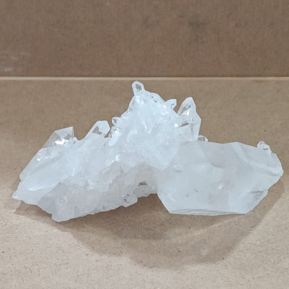 Masivo de Cuarzo cristal (formación en punta natural)