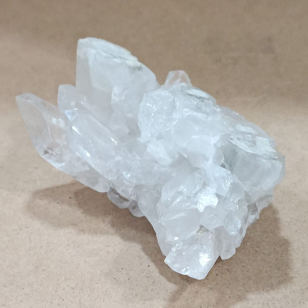 Masivo de Cuarzo cristal (formación en punta natural)