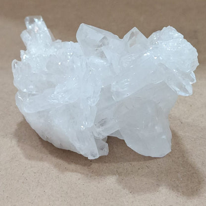 Masivo de Cuarzo cristal (formación en punta natural)
