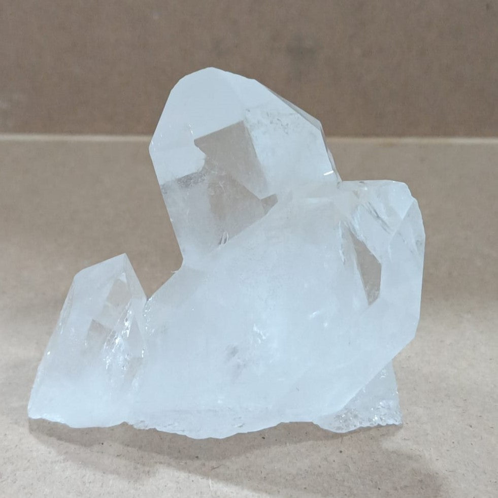 Masivo de Cuarzo cristal (formación en punta natural)