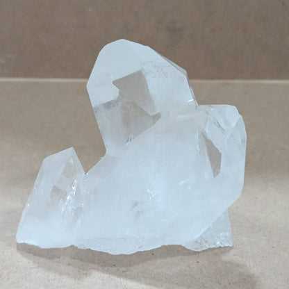 Masivo de Cuarzo cristal (formación en punta natural)