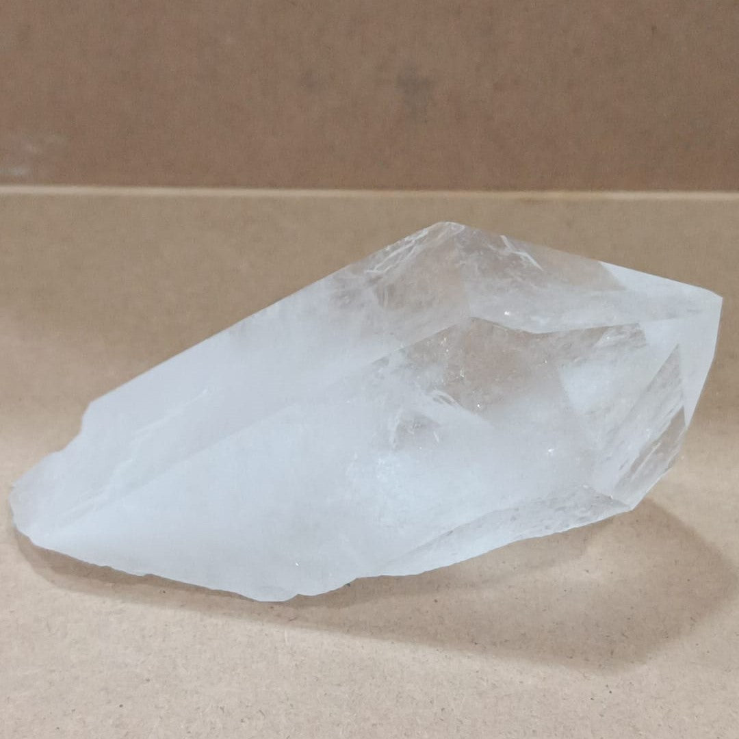 Masivo de Cuarzo cristal (formación en punta natural)