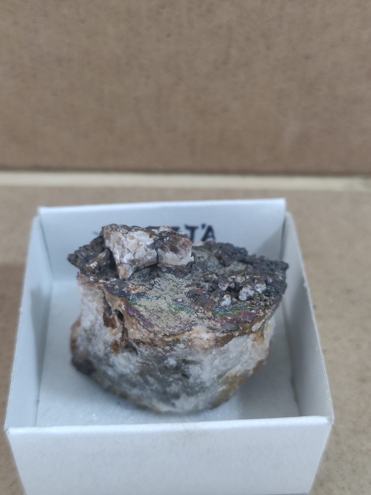Mineral de colección Goethita irisada