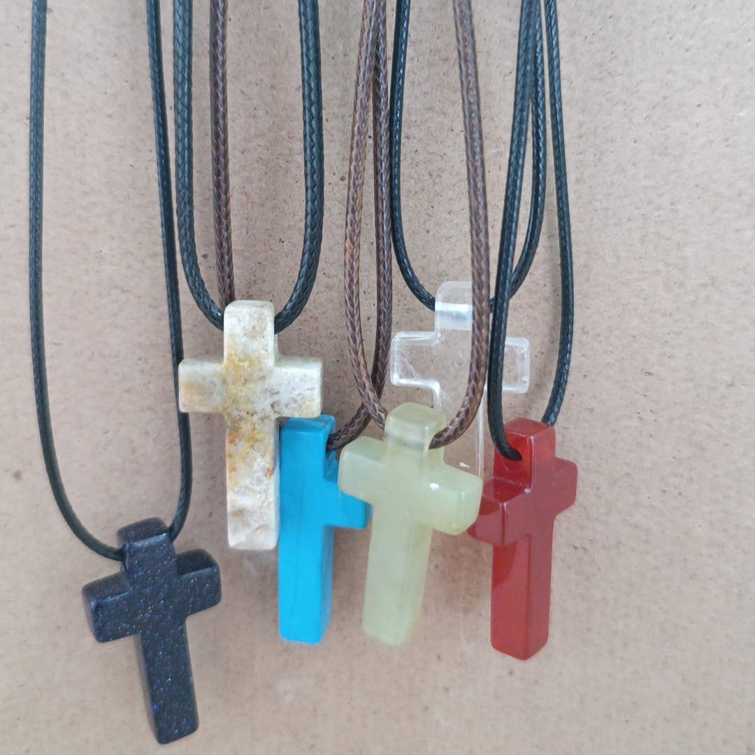 Colgante con agujero variado cruz