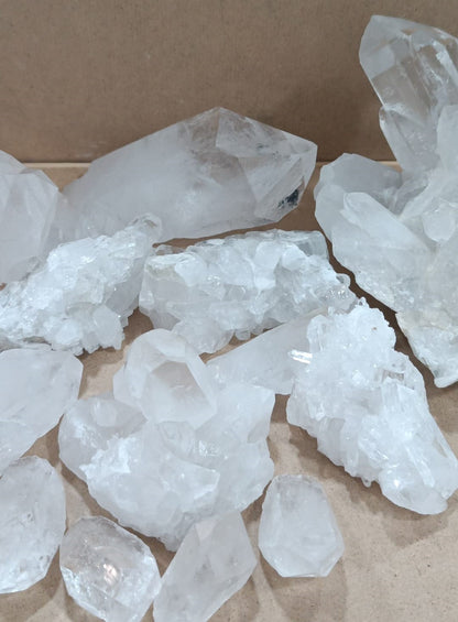 Masivo de Cuarzo cristal (formación en punta natural)