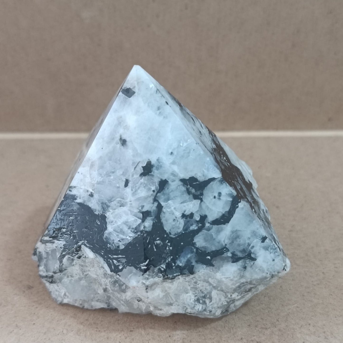Punta semi-pulida de Piedra luna