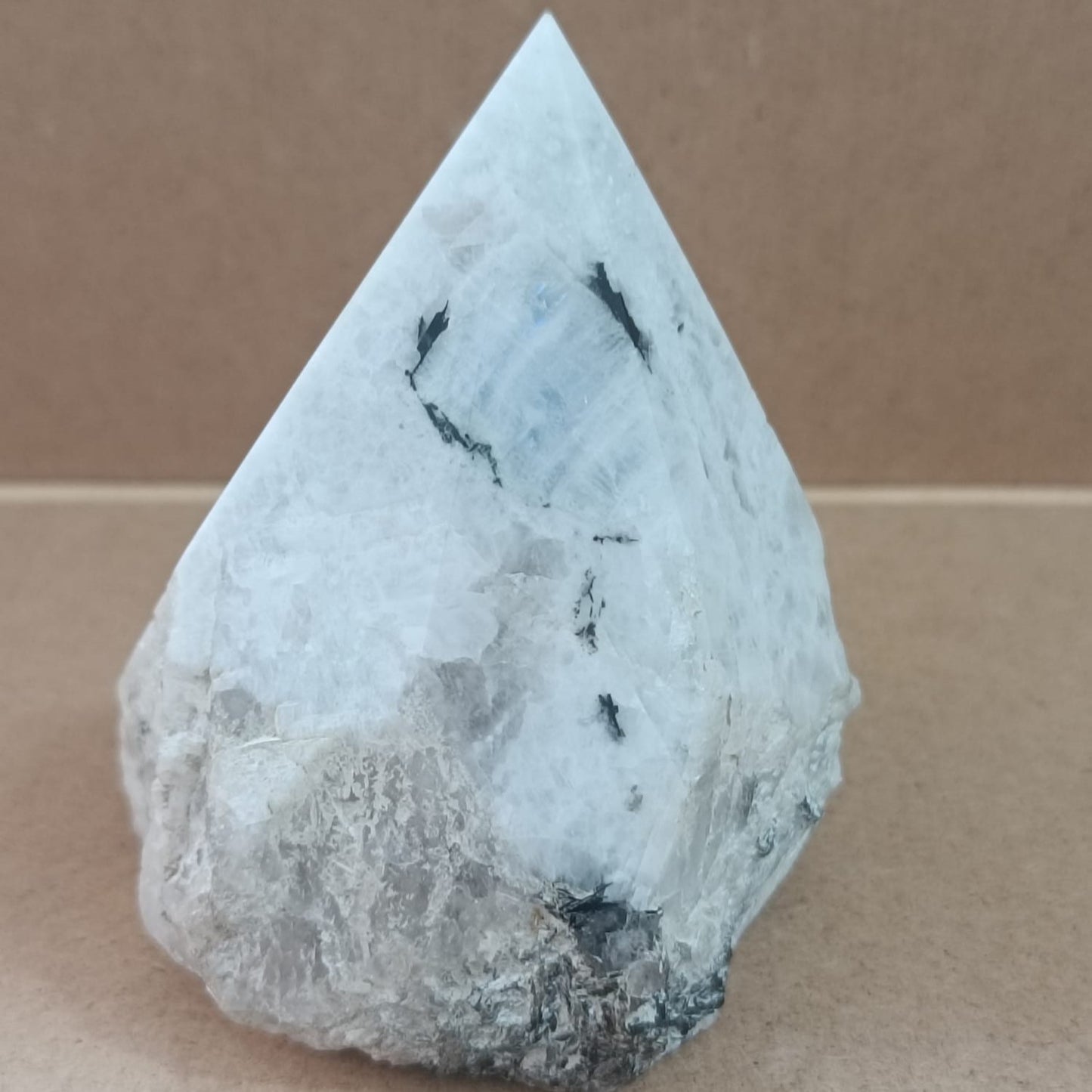 Punta semi-pulida de Piedra luna