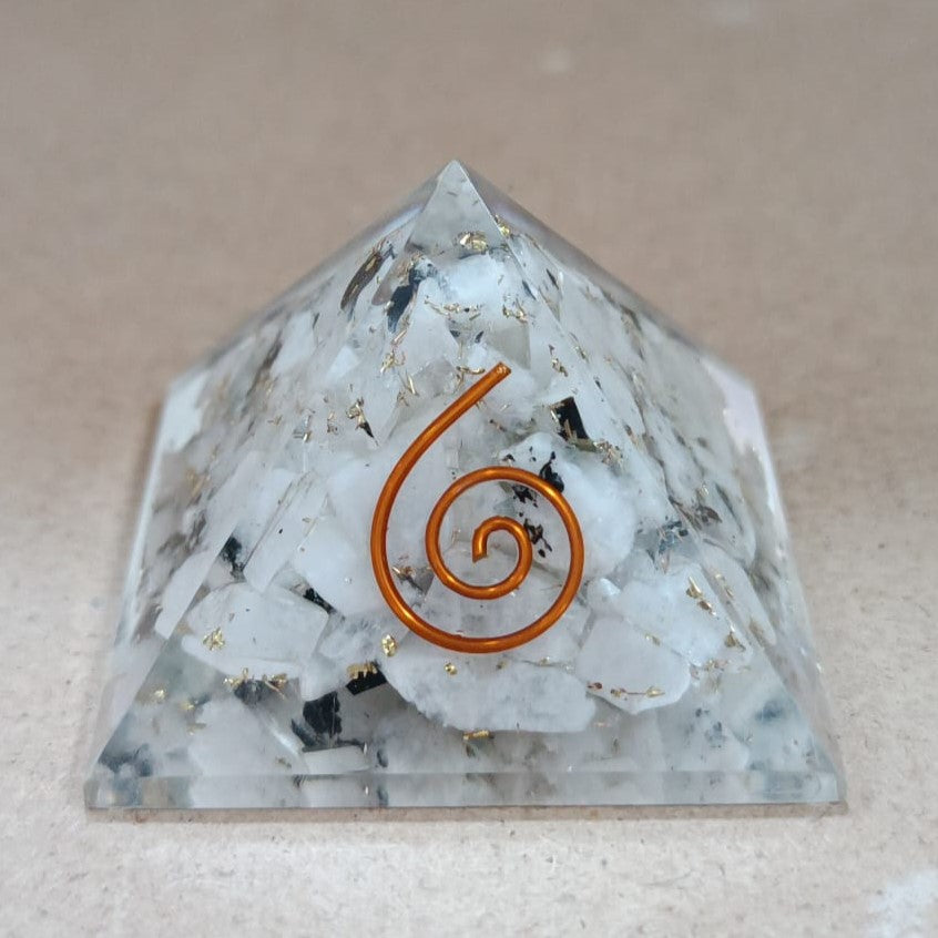 Pirámide de orgonita con Piedra luna