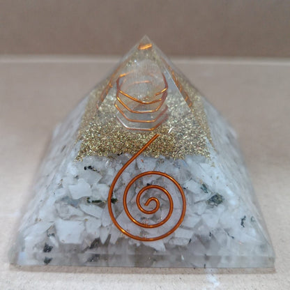 Pirámide de orgonita con Piedra luna