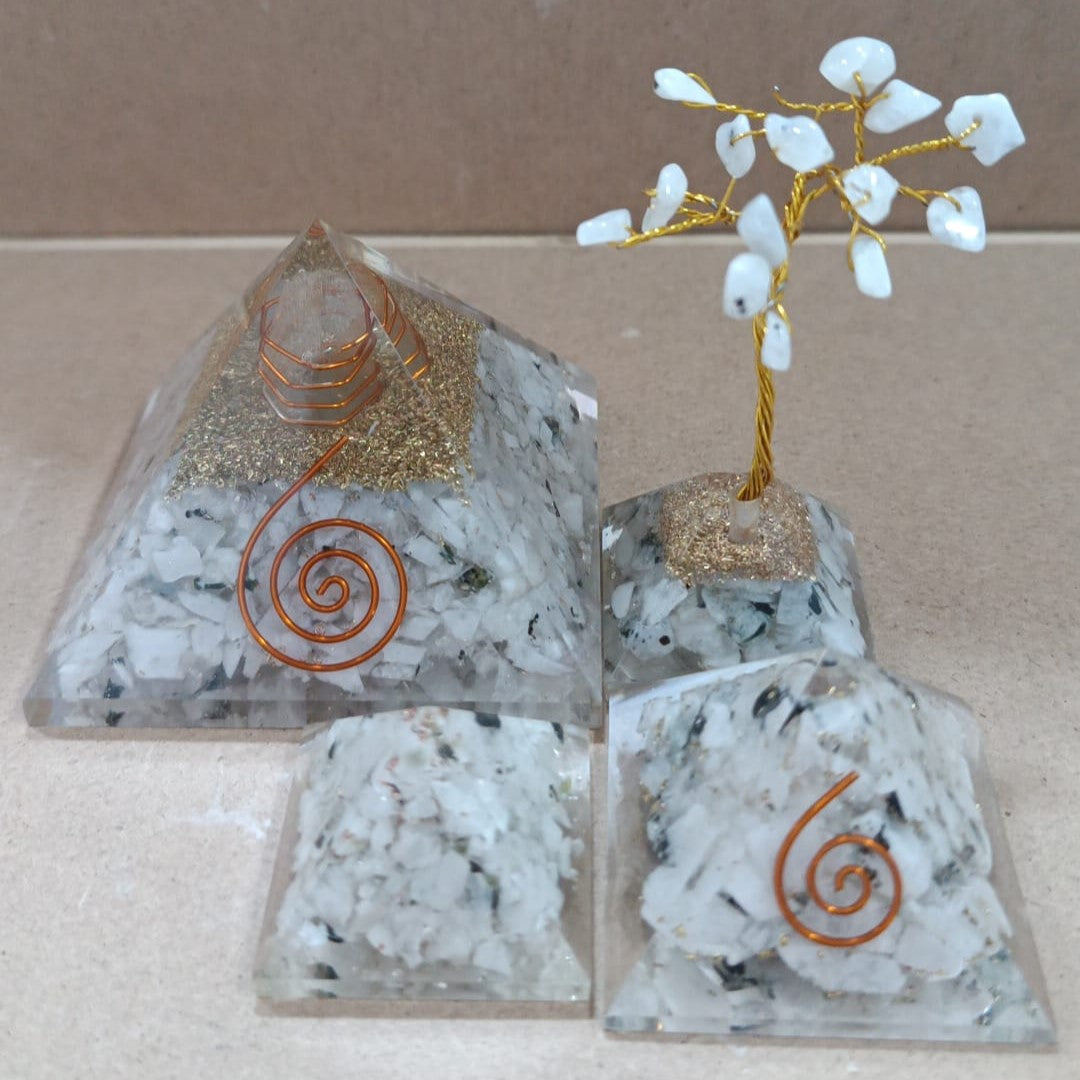 Pirámide de orgonita con Piedra luna