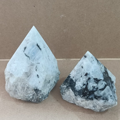 Punta semi-pulida de Piedra luna