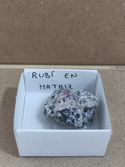 Mineral de colección Rubí en matriz