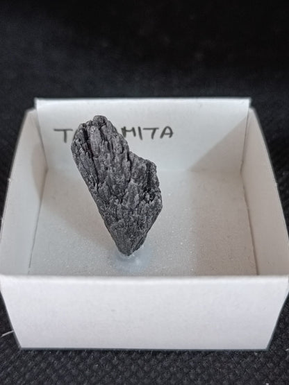 Mineral de colección Taramita (Cianita negra o escoba de bruja)