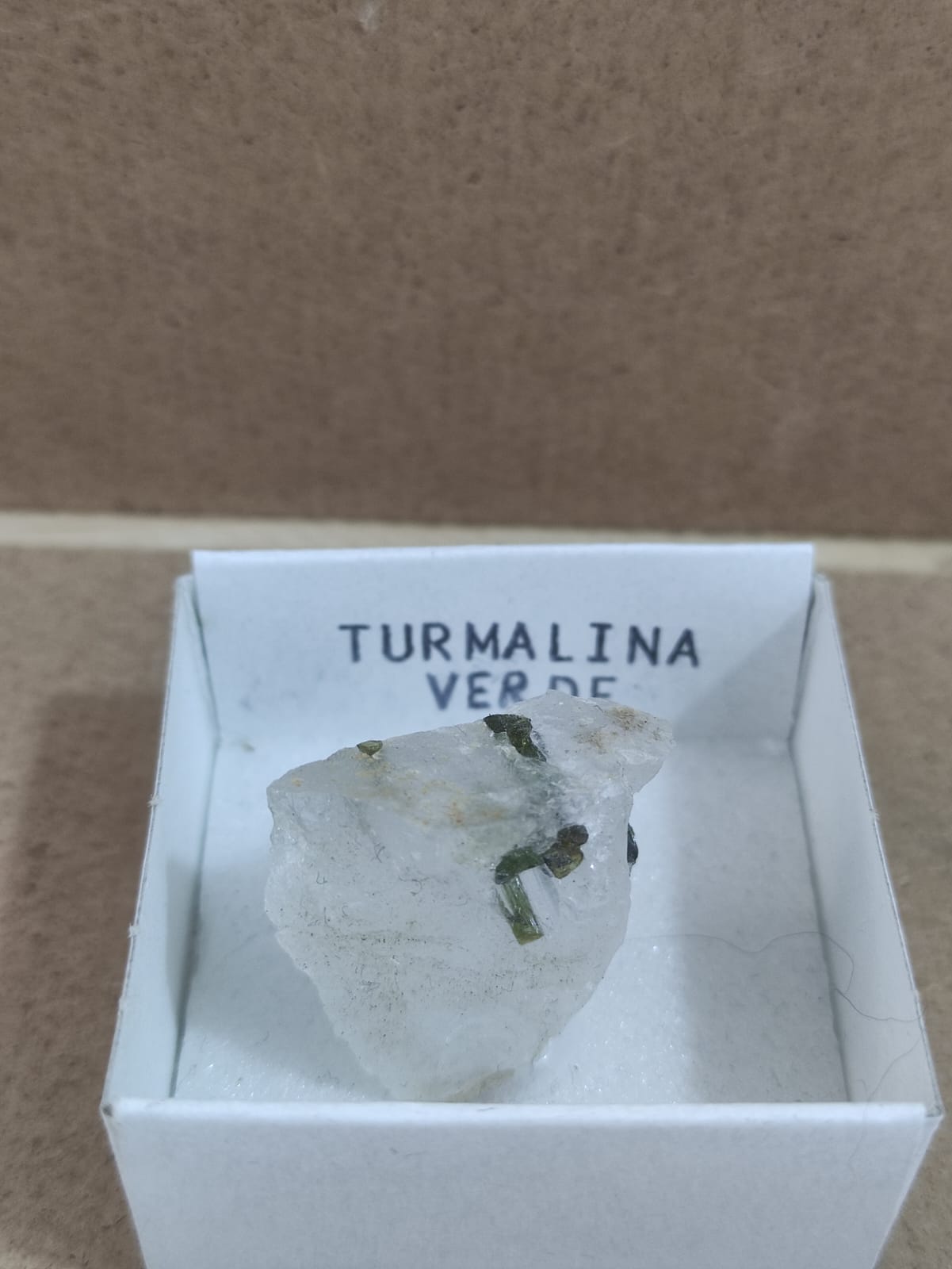 Mineral de colección Turmalina verde